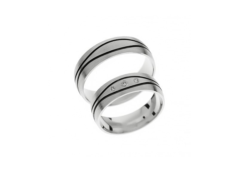 Be146 Zlatara as ženska burma l146 be146 ženska burma l146 od belog zlata sa crnim rodijumom, 6mm širine, sa 3 kamenčića (ukupno 0,045 tcw), anatomska