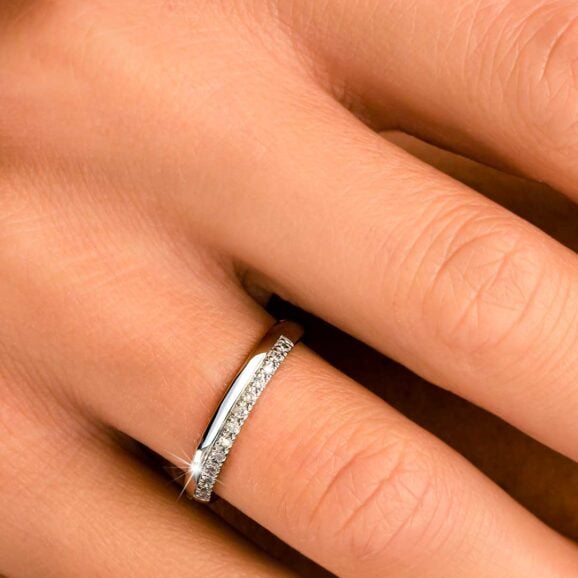 Zlatara as ženska burma r749 zlatara as burma l01 details ženska burma r749 Zlatara as ženska burma r749 zlatara as burma l01 details ženska burma r749 od belog zlata, 3mm širine, sa 13 kamenčića (ukupno 0,13 tcw), anatomska