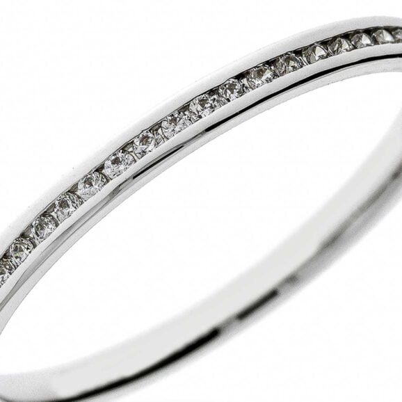 Zlatara as burma eth 0005 kanal zlatara as zlatne burme eth 0005 b burma eth 0005 kanal moderne, raskošne, brilijantne half eternity burme, sa 27 komada brilijanata, 1mm prečnika (moissanite, prirodni ili lab-grown dijamanti), ugrađenih u stilu kanalnog fasovanja. Izrađuje se od 14k zlata ili od 950 platine, anatomska