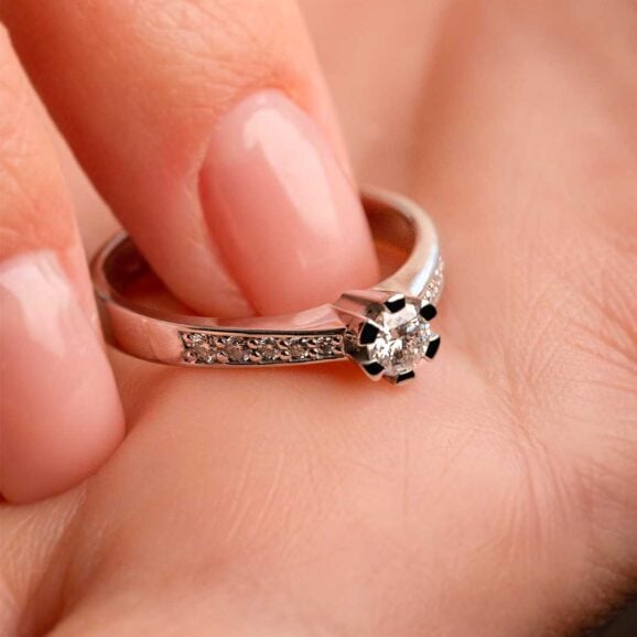 Zlatara as memory prsten k171 zlatara as moissanite memory k171 post web 2 memory prsten k171 Zlatara as memory prsten k171 zlatara as moissanite memory k171 post web 2 memory prsten k171 raskošan verenički prsten od zlata ili platine, sa brilijantima