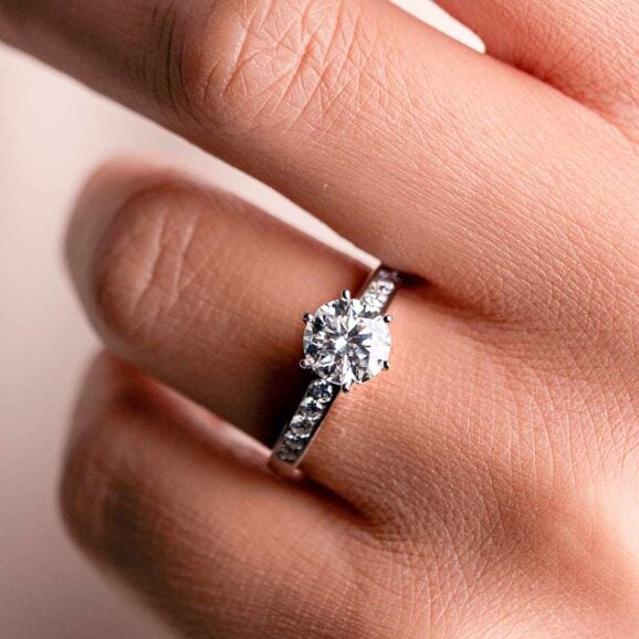 Zlatara as memory prsten k333 zlatara as moissanite memory k333 post web memory prsten k333 Zlatara as verenički prsten od zlata sa prirodnim dijamantima, laboratorijskim dijamantima, mojsanitima, moissanite, model k333