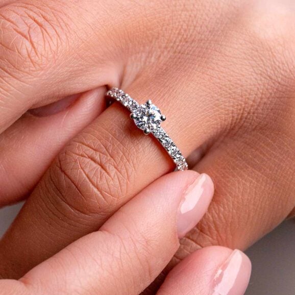 Zlatara as verenički prsten od zlata sa prirodnim dijamantima, laboratorijskim dijamantima, mojsanitima, moissanite, model k356