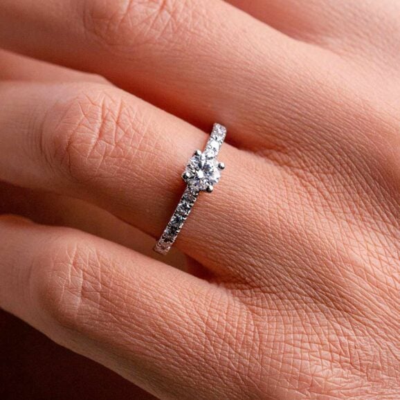 Zlatara as memory prsten k3562 zlatara as moissanite memory k356 post web memory prsten k3562 raskošan verenički prsten od zlata ili platine, sa brilijantima