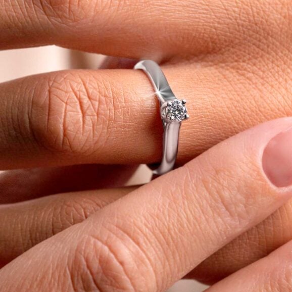 Zlatara as classics prsten k234 zlatara as moissanite memory k234 post web classics prsten k234 Zlatara as classics prsten k234 zlatara as moissanite memory k234 post web classics prsten k234 klasičan verenički prsten od zlata ili platine, sa jednim brilijantom