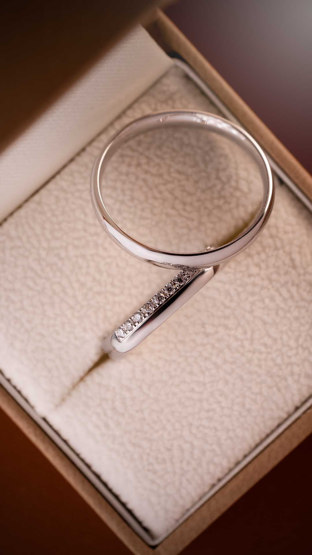 Zlatara-as-eternity-burme-k378-web Zlatara as ženska burma r749 zlatara as eternity burme k378 web ženska burma r749 od belog zlata, 3mm širine, sa 13 kamenčića (ukupno 0,13 tcw), anatomska