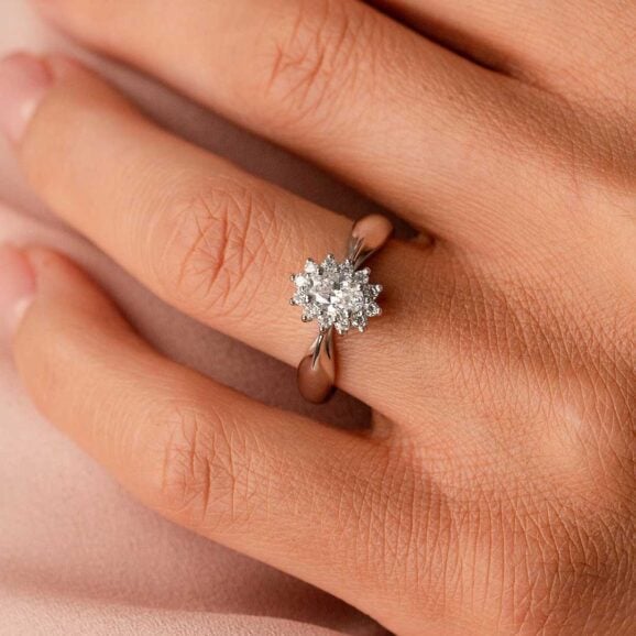 Zlatara as memory prsten k237 moissanite zlatara as memory prsten k237 web memory prsten k237 moissanite Zlatara as memory prsten k237 moissanite zlatara as memory prsten k237 web memory prsten k237 moissanite raskošan verenički prsten od zlata ili platine, sa brilijantima