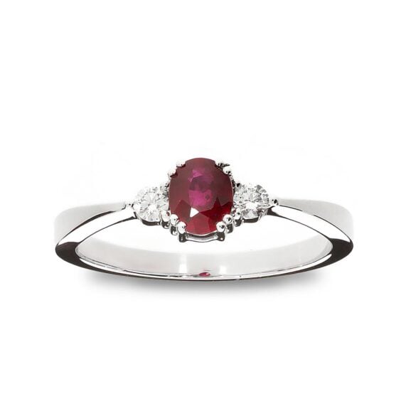 Zlatara as memory verenički prsten od belog zlata ili platine, sa centralnim kamenom rubin, oval oblika, brilijant brusa, težine oko 0,38ct, sa dva bočna kamena težine 2x0,05ct, model k191, prsten sa laboratorijskim ili prirodnim dijamantom, mojsanitom, moissanite