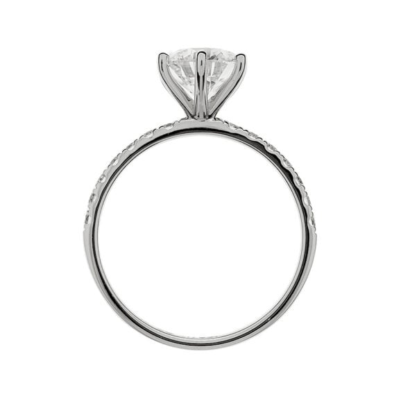 Zlatara as raskošni verenički prsten od belog zlata sa centralnim kamenom round oblika, težine oko 1,5ct, sa akcentnim kamenjem na rameniam prstena, težine 0,28ct, model k392 prsten sa laboratorijskim ili prirodnim dijamantom, mojsanitom, moissanite