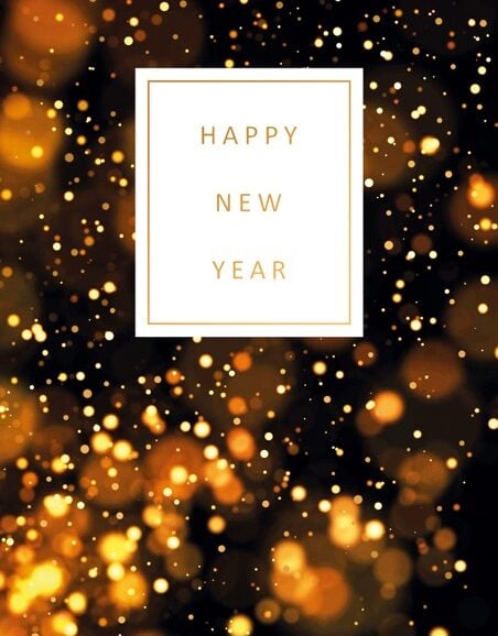 Luksuzna Čestitka "Happy New Year" Artige je holandska kompanija poznata po svom izuzetnom kvalitetu i kreativnom dizajnu luksuznih čestitki. Njihove kolekcije odražavaju vrhunski ukus i pažnju prema detaljima, što ih čini idealnim izborom za one koji traže nešto posebno. Svaka čestitka iz njihove radionice je prava mala umetnost, kreirana s ljubavlju i posvećenošću, a koja će se savršeno uklapati u nakit kupljen u našim Zlatara AS Novi Sad i Beograd radnjama.