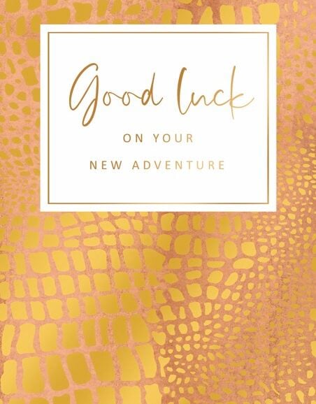 Luksuzna Čestitka "Good Luck On Your New Adventure" Artige je holandska kompanija poznata po svom izuzetnom kvalitetu i kreativnom dizajnu luksuznih čestitki. Njihove kolekcije odražavaju vrhunski ukus i pažnju prema detaljima, što ih čini idealnim izborom za one koji traže nešto posebno. Svaka čestitka iz njihove radionice je prava mala umetnost, kreirana s ljubavlju i posvećenošću, a koja će se savršeno uklapati u nakit kupljen u našim Zlatara AS Novi Sad i Beograd radnjama.