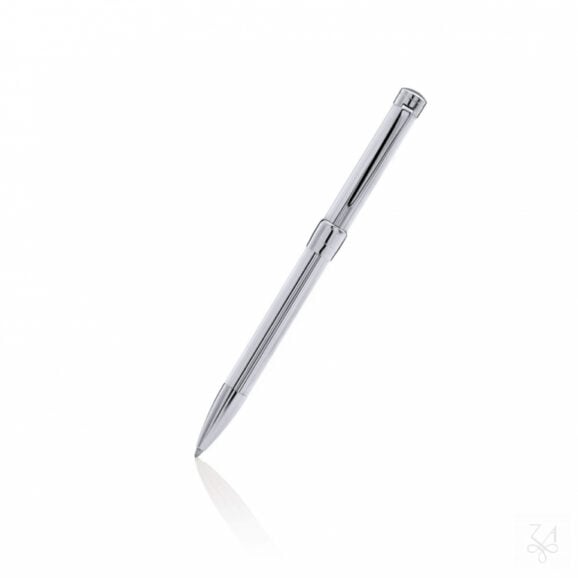 Zlatara as x zaramella argenti - srebrna hemijska olovka, vrhunskog kvaliteta, 925 srebra. U zaramella argenti ponudi, nalazi se i sav srebrni escajg i servis za ručavanje. Zaramella argenti, srebrne kašike za bebe. Zlatara as sa ponosom predstavlja jedinstvenu srebrnu kašiku za bebe, izrađenu od vrhunskog 925 srebra, u saradnji sa renomiranom italijanskom firmom zaramella argenti. Ova prelepa kašika je savršen poklon za vašu bebu. Zašto odabrati ovu kašiku? Srebrna kašika ne samo da je elegantna i trajna, već ima i antibakterijska svojstva, što je čini idealnim izborom za prve bebine obroke. Personalizovana gravura dodaje poseban dodir, čineći je nezaboravnim suvenirom koji će se čuvati generacijama. Personalizacija poklona. Na ručki kašike moguća je gravura, u lokalnoj graverskoj radnji.