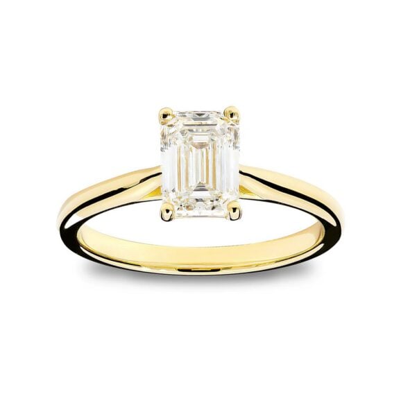 Zlatara as verenički prsten od žutog zlata ili platine, sa centralnim kamenom laboratorijskim dijamantom, pravouganog oblika, emerald brusa, težine oko 1,6ct 5ct, dimenzija 8x6mm, a dostupni su prirodni dijamant i moissanite
