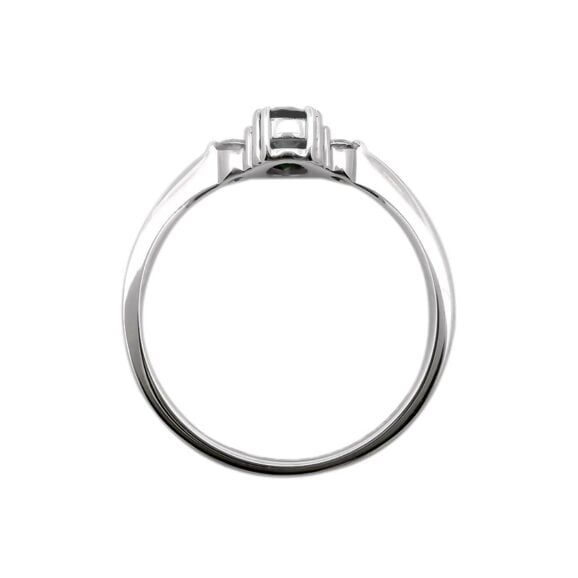 Zlatara as memory prsten k191 zlatara as verenicki prsten od zlata ili platine sa tanzanitom k191 2 bocno memory prsten k191 diskretan tri-stone verenički prsten od zlata ili platine, sa centralnim kamenom ovalnog oblika dimenzija 5x4mm, i dva ukrasna brilijanta od po 2,2mm