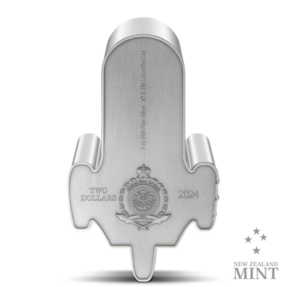 Predstavljamo vam impresivan srebrni kolekcionarski novčić iz serije „Star Wars Vehicles“, sa prepoznatljivim motivom legendarnog vozila X-34 Landspeeder, koje je širom sveta postalo poznato kao jedno od najvažnijih vozila u Star Wars univerzumu. Ovaj izuzetno detaljan srebrnjak dolazi iz renomirane novozelandske kovnice – New Zealand Mint.