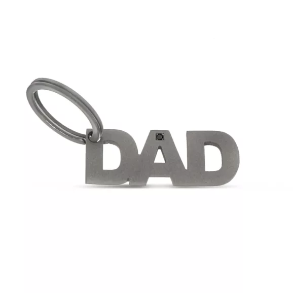 Titanijumski privezak za ključeve sa natpisom dad i crnim dijamantom