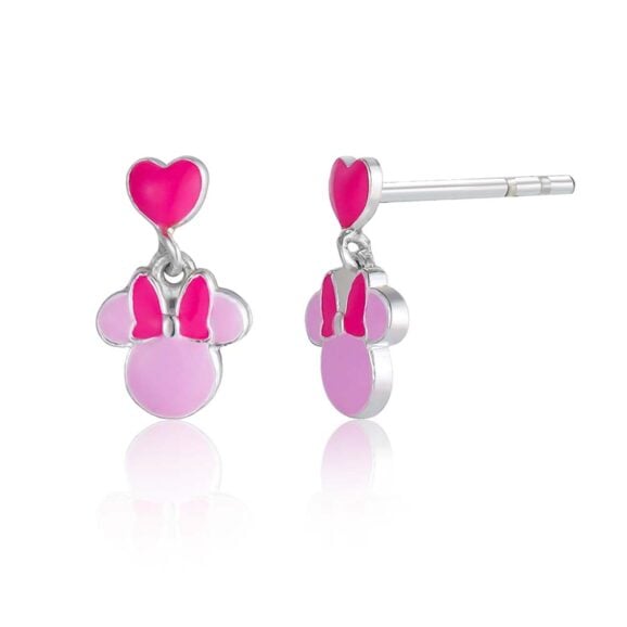 Srebrne minđuše za decu sa crvenim srcem i motivom glave Mini Mausa sa ružičastim mašnicom; jedna minđuša prikazana sprijeda, druga sa strane, na beloj pozadini